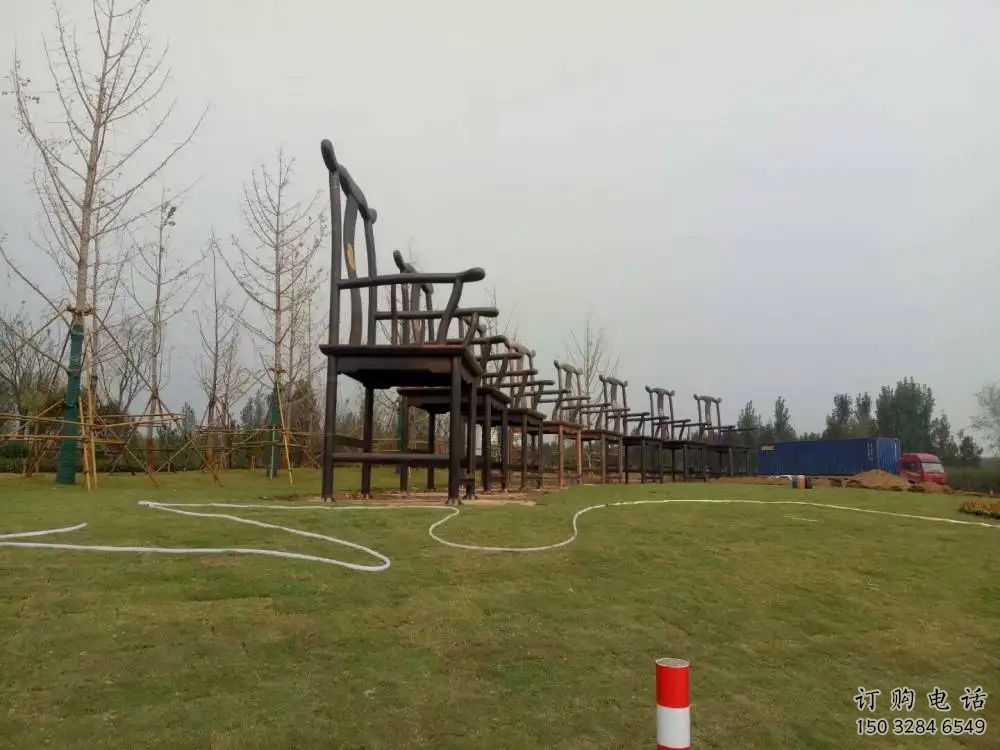 創(chuàng)意椅子雕塑廠家 戶外小品 公園不銹鋼椅子雕塑廠