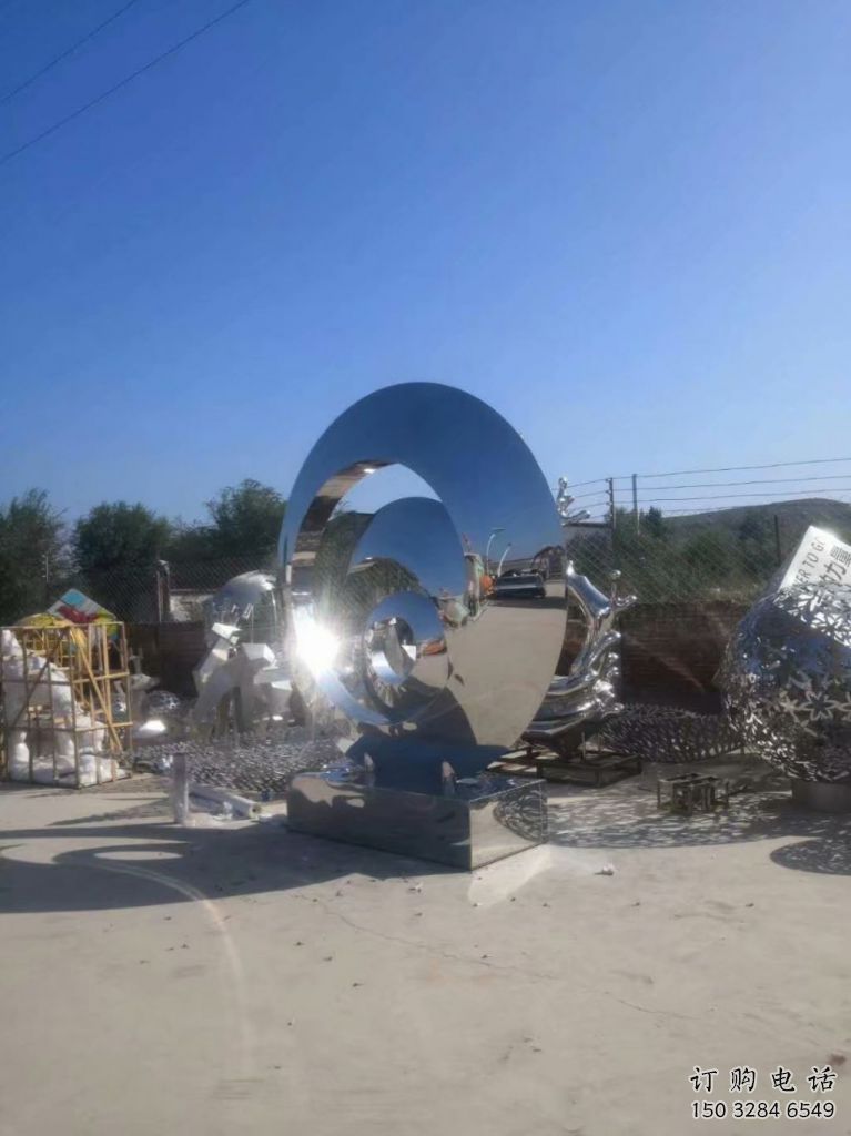 創(chuàng)意圓盤雕塑廠家 鏡面小品 公園不銹鋼圓盤雕塑廠