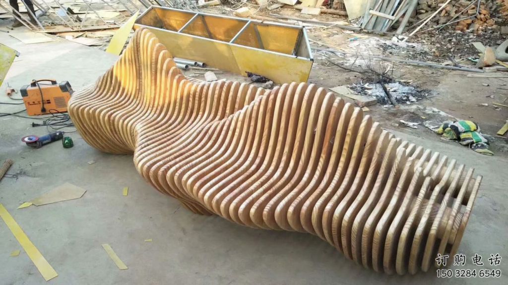 拉絲凳子雕塑廠家 鏤空創意擺件 別墅區不銹鋼凳子雕塑廠