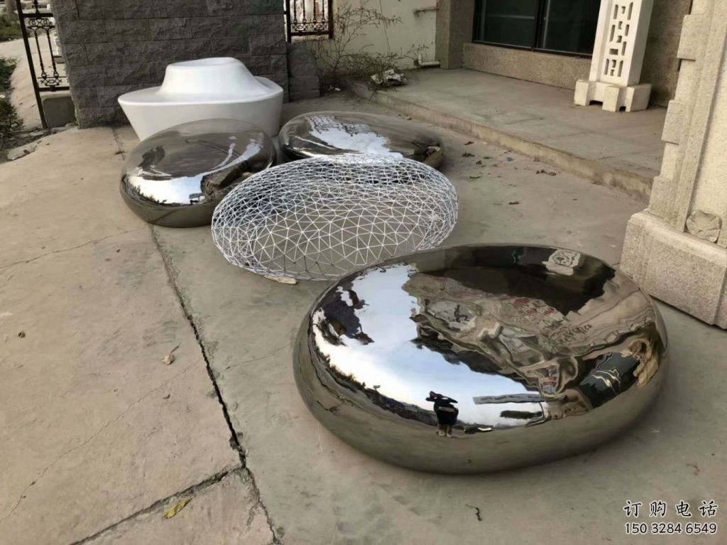 街道休閑椅雕塑廠家 現代擺件 鏡面不銹鋼休閑椅雕塑廠