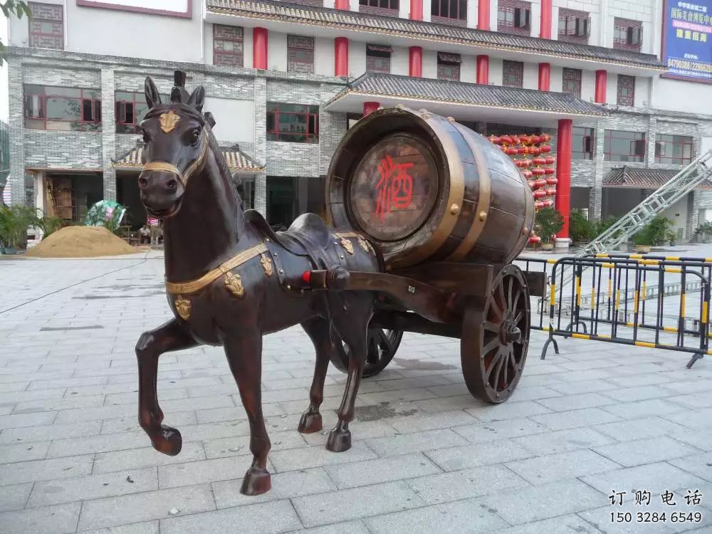 大型酒桶雕塑廠家 創意擺件小品 仿古酒桶雕塑生產
