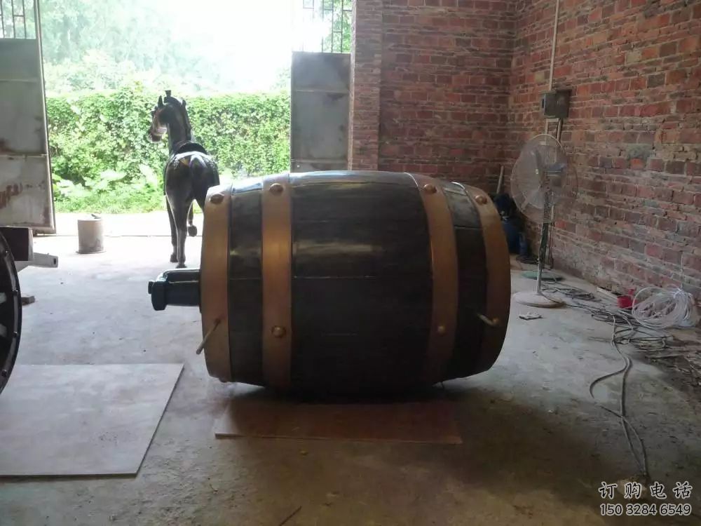 抽象酒桶雕塑廠家 公園廣場(chǎng)小品 戶外酒桶雕塑廠制作