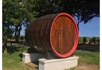 街道酒桶雕塑廠家 現代擺件 廣場酒桶雕塑廠
