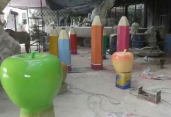 噴漆鉛筆雕塑廠家 中式村口小品 草地不銹鋼鉛筆雕塑廠