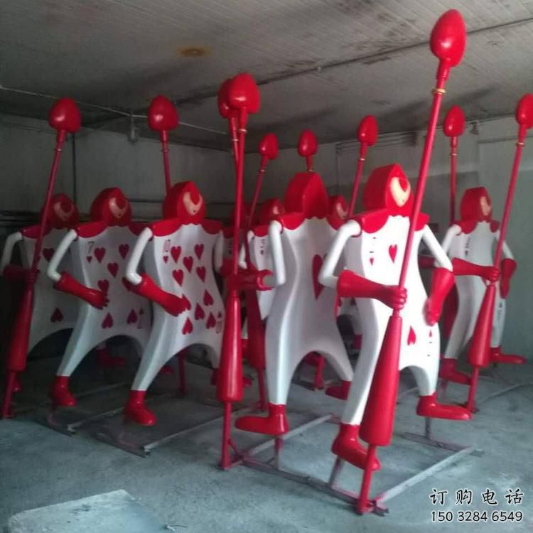 彩繪撲克雕塑廠家 抽象公園擺件 街頭撲克雕塑加工