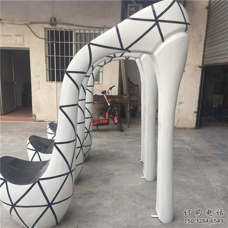 大型高跟鞋雕塑廠家 公園小品 抽象高跟鞋雕塑加工