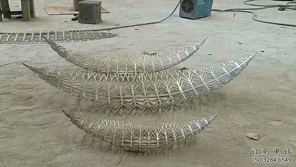 現(xiàn)代葉片雕塑廠家 大型別墅區(qū)擺件 鏤空不銹鋼葉片雕塑廠