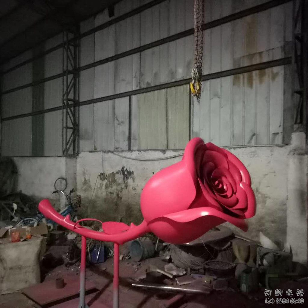 大型商場(chǎng)玫瑰花雕塑廠家 仿真擺件 烤漆不銹鋼玫瑰花雕塑廠
