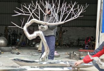 現代松樹雕塑廠家 大型別墅區擺件 鏡面不銹鋼松樹雕塑廠