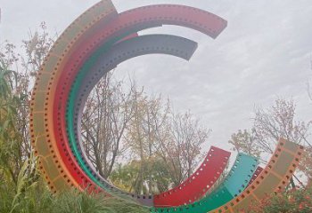 創(chuàng)意膠卷雕塑廠家 烤漆小品 公園不銹鋼膠卷雕塑廠