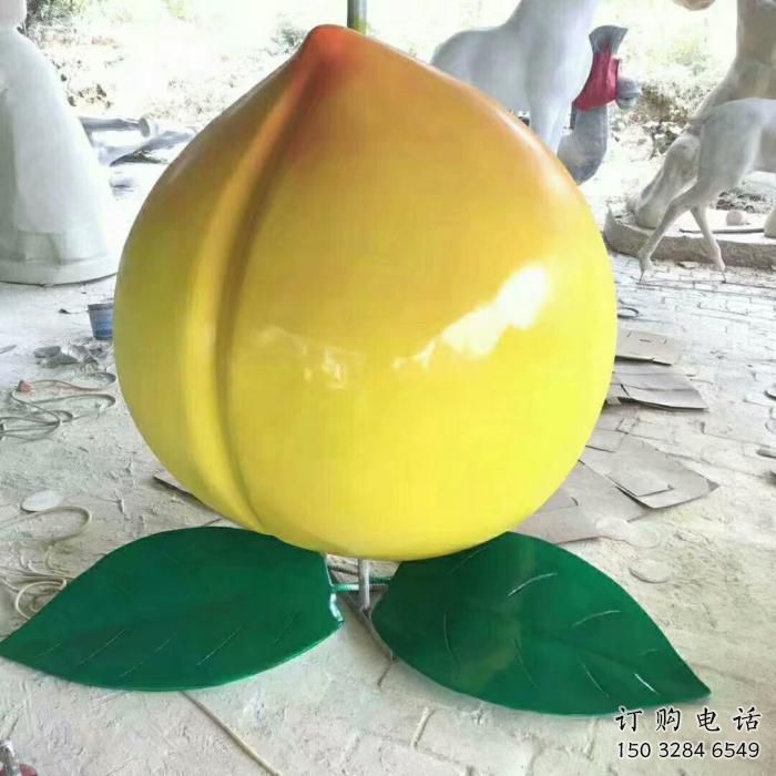 彩繪桃子雕塑廠家 仿真擺件 街頭桃子雕塑廠