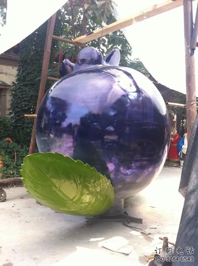 現(xiàn)代藍莓雕塑廠家 大型別墅區(qū)擺件 創(chuàng)意藍莓雕塑價格