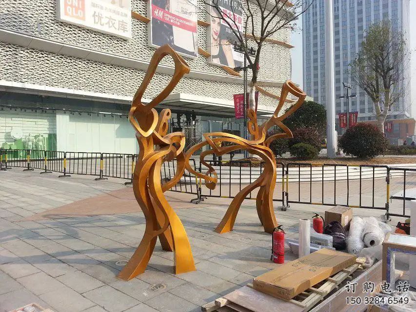 異形女性雕塑廠家  烤漆小品  不銹鋼抽象女性雕塑廠