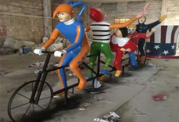 街頭騎車人雕塑廠家 大型別墅區(qū)擺件 彩繪不銹鋼騎車人雕塑