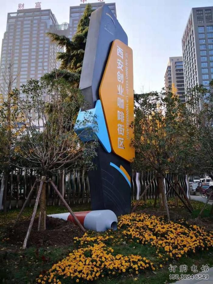 廣場(chǎng)牙膏雕塑廠家 草地小品  烤漆不銹鋼牙膏雕塑廠