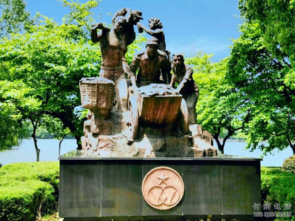 農村擁軍雕塑廠家 草地擺件 烤漆擁軍雕塑制作