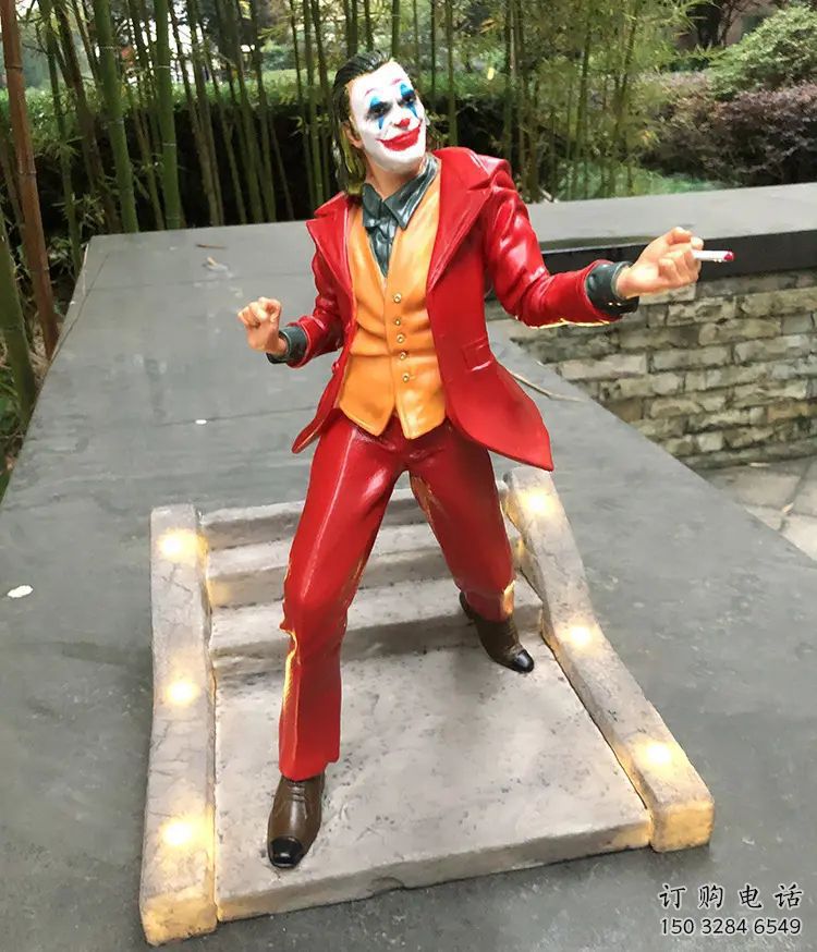 烤漆小丑雕塑廠家 創(chuàng)意小品  戶外小丑雕塑定做