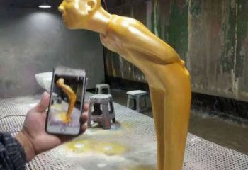 鍍金迎賓雕塑廠家 鑄造擺件 現(xiàn)代不銹鋼迎賓雕塑制作