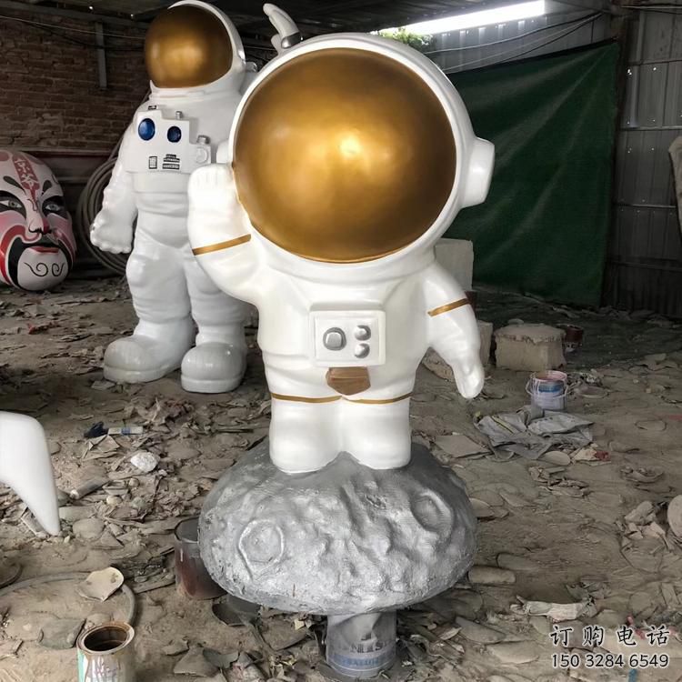 廣場太空人雕塑廠家  現代小品  烤漆太空人雕塑定制