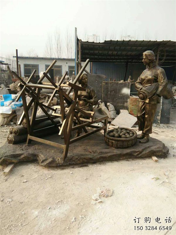 大型女工雕塑廠家  仿古烤漆小品  公園創意女工雕塑