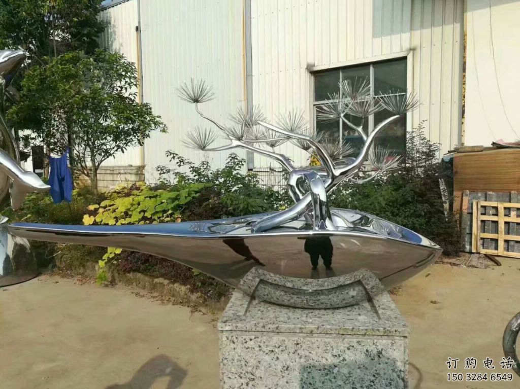大型鏡面不銹鋼松樹雕塑小品