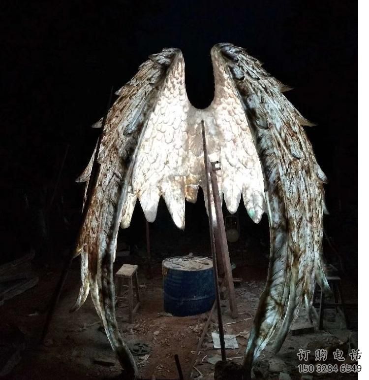 城市翅膀雕塑廠家，網格燈光雕塑，古銅效果