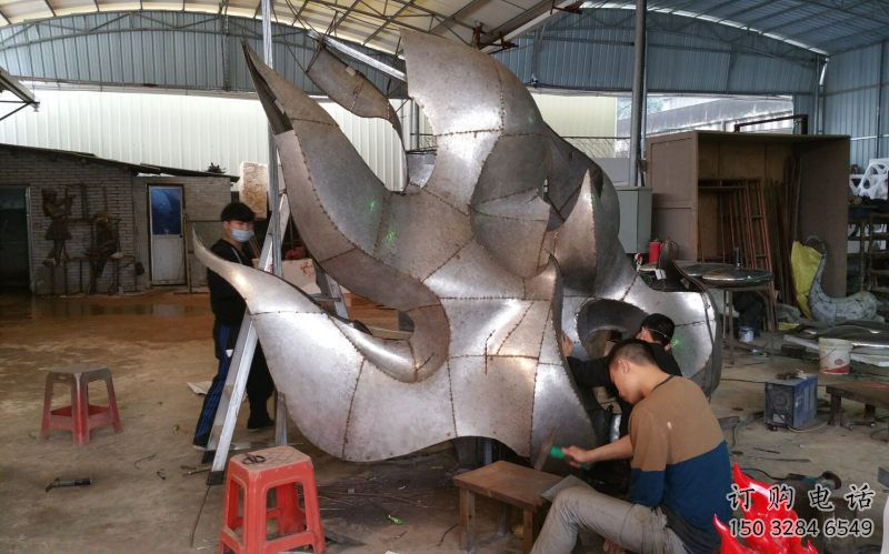 房地產(chǎn)火焰雕塑廠家 現(xiàn)代景觀擺件 幾何雕塑