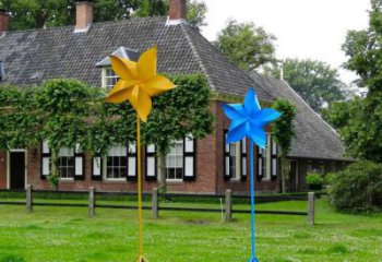 村口風(fēng)車(chē)雕塑加工廠(chǎng)家 啞光風(fēng)動(dòng)雕塑 公園旋轉(zhuǎn)雕塑