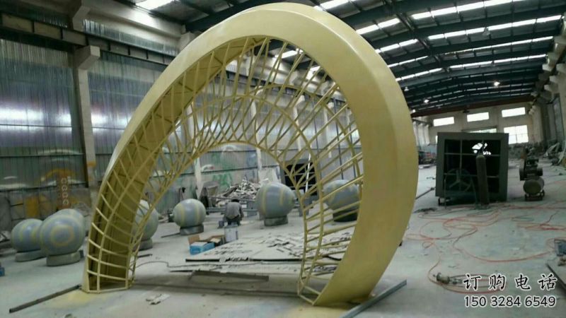 大型不銹鋼拱門雕塑，鏤空烤漆工藝制作