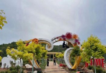 心形拱門雕塑，鏤空工藝，不銹鋼藝術大門雕塑廠家