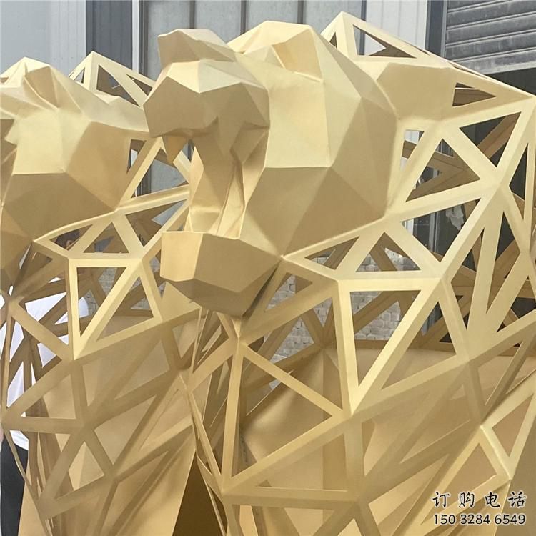 鍛鋼獅子雕塑選用，小區(qū)擺件，大型不銹鋼獅子雕塑公司