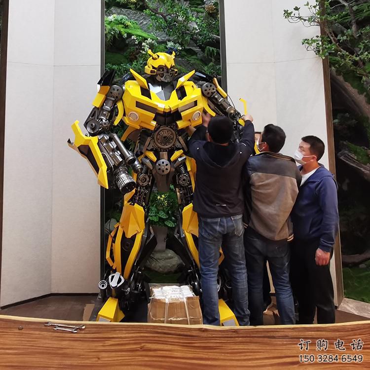 擎天柱版機(jī)器人雕塑