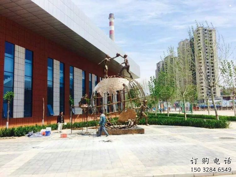 地球儀雕塑定價(jià)，拉絲工藝，地球儀人物雕塑制作