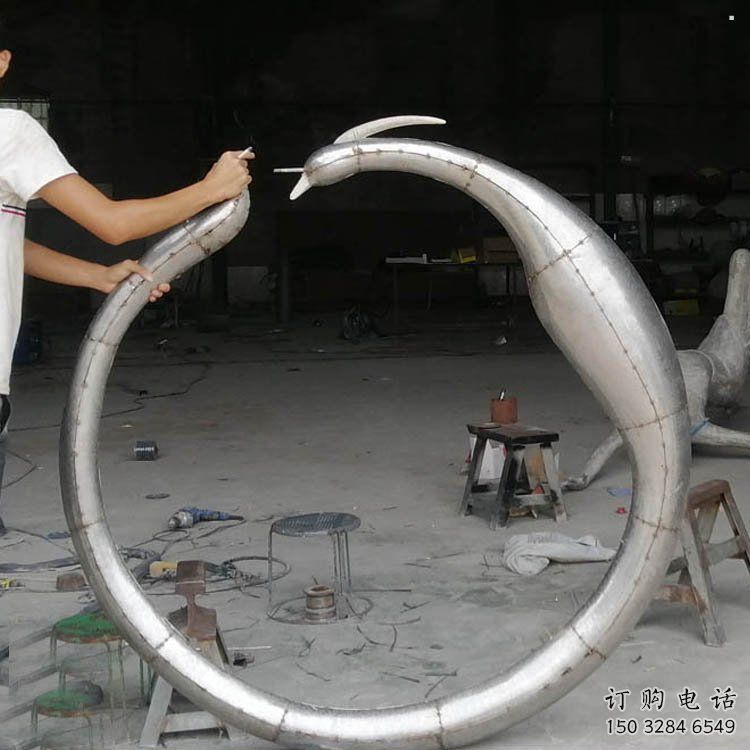 鳳凰雕塑供給，景區雕塑，不銹鋼圓環鳳凰雕塑廠家