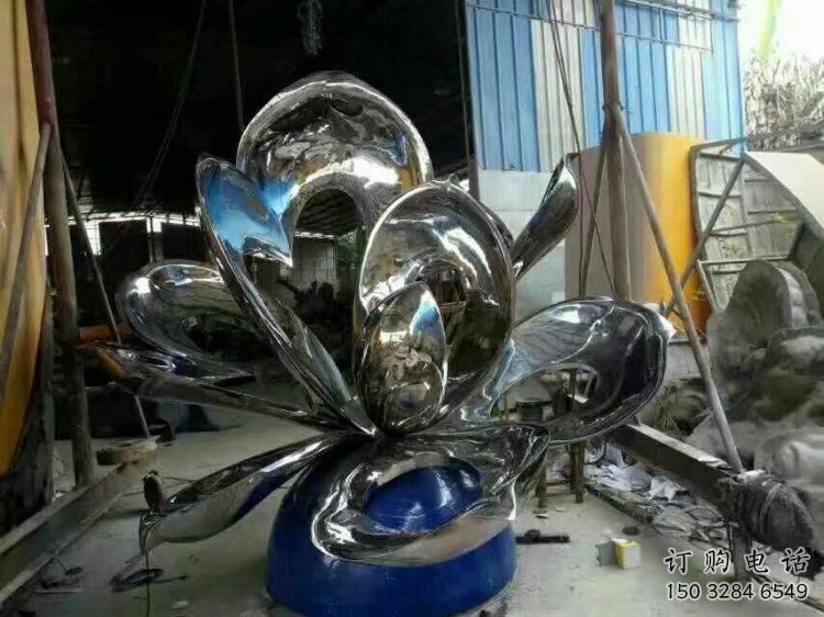 金屬荷花雕塑制作廠家，陸地擺件，鏡面荷花雕塑制造商