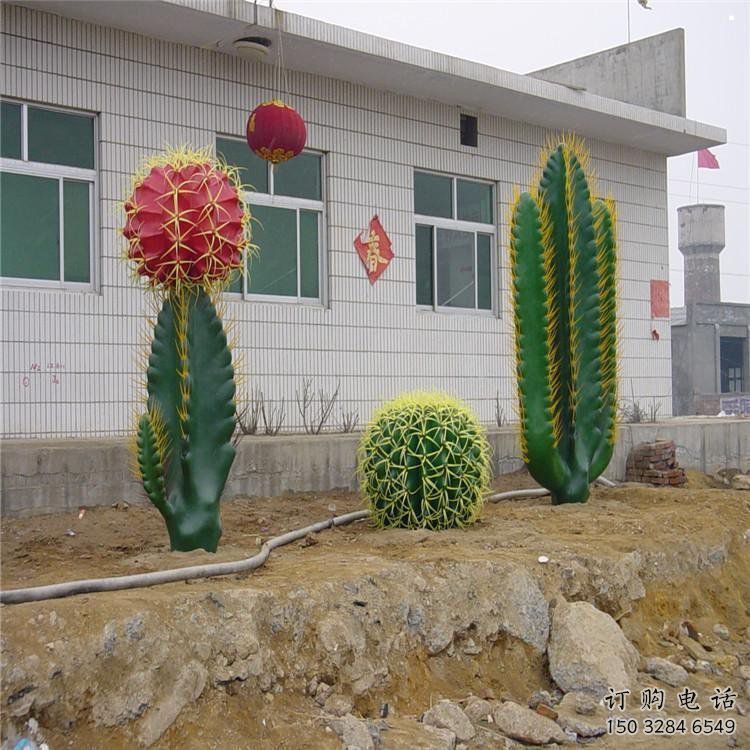 門口仙人掌雕塑