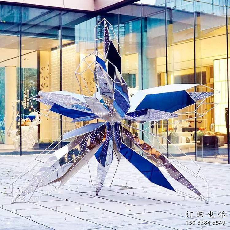 山茶花雕塑定制，小區(qū)雕塑，不銹鋼山茶花雕塑提供