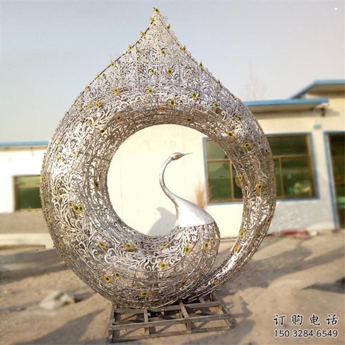 孔雀雕塑選用，美陳雕塑，鏤空鐵藝孔雀雕塑廠家?