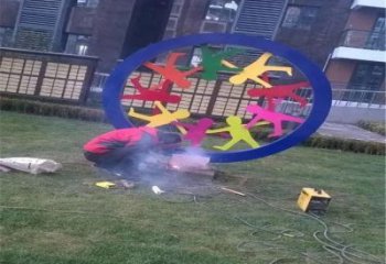 彩繪地球雕塑生產(chǎn)，景區(qū)案例，烤漆地球天使雕塑優(yōu)選