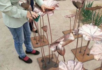 銅荷葉雕塑定制,小區(qū)雕塑,銅荷葉雕塑提供