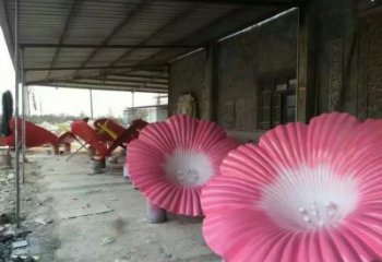 現(xiàn)代喇叭花雕塑