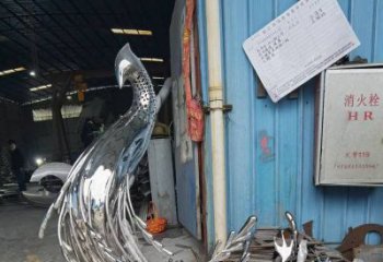 孔雀雕塑展品，花園小品，鏡面鐵藝孔雀雕塑優(yōu)選