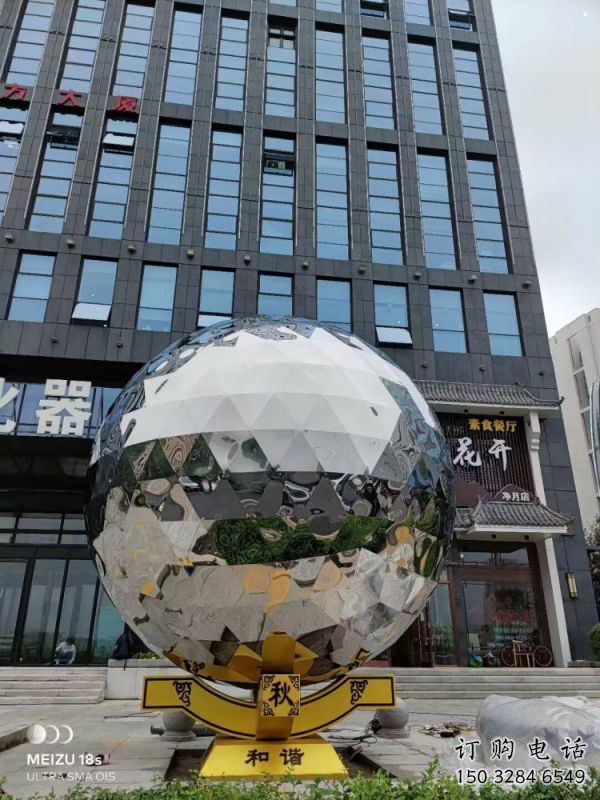鏡面球雕塑承接，街頭藝術，不銹鋼球雕塑廠家