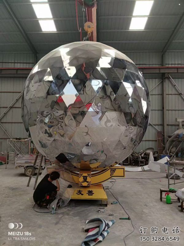 鏡面球雕塑提供，街頭雕塑，不銹鋼球雕塑廠家優價