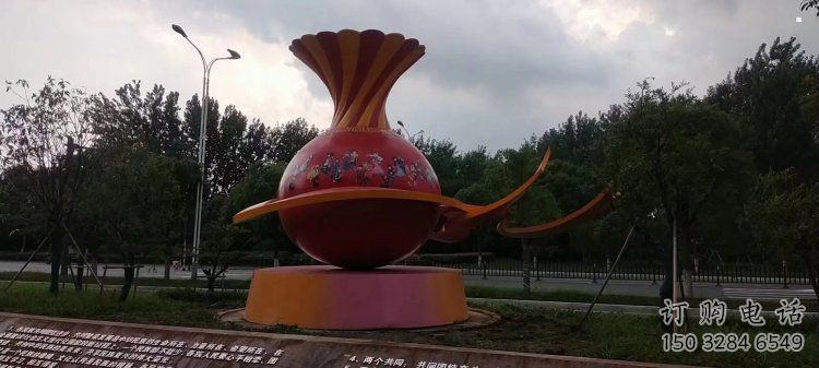 廣場花瓶雕塑訂做，城市雕塑，玻璃鋼花瓶雕塑工程