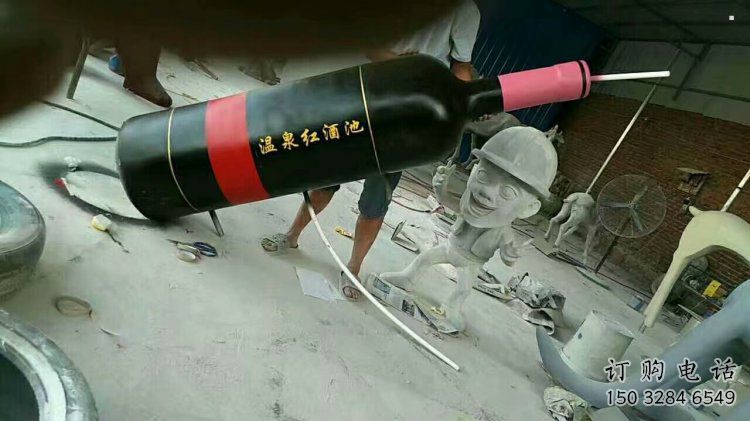 商業街瓶子雕塑