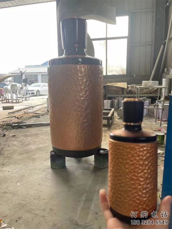 藝術酒瓶雕塑展品，室外軟裝，展示玻璃鋼酒瓶雕塑訂做