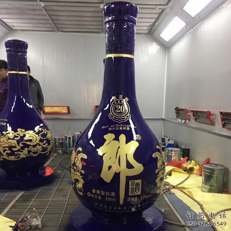 洋酒瓶雕塑專供，彩繪工藝，玻璃鋼洋酒瓶雕塑標準廠家