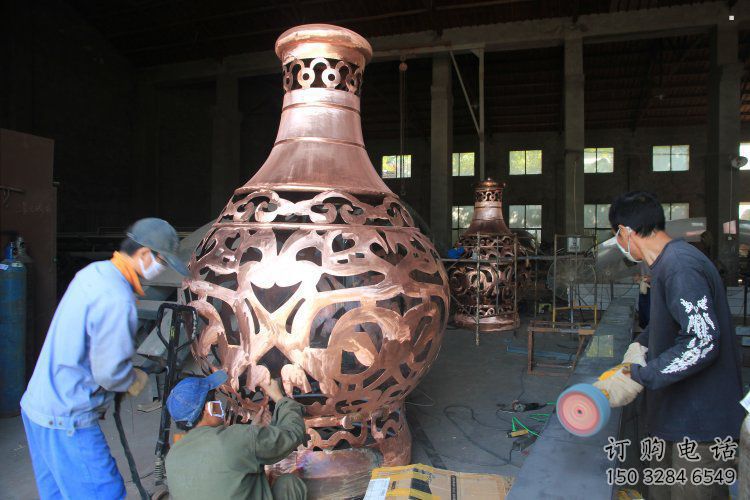 銅花瓶雕塑制作優(yōu)選，戶外雕塑，軟裝銅花瓶雕塑廠家