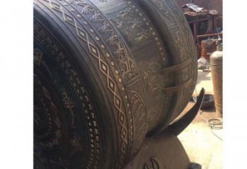 銅鼓雕塑批發(fā)，校園雕塑，抽象銅鼓雕塑定價(jià)